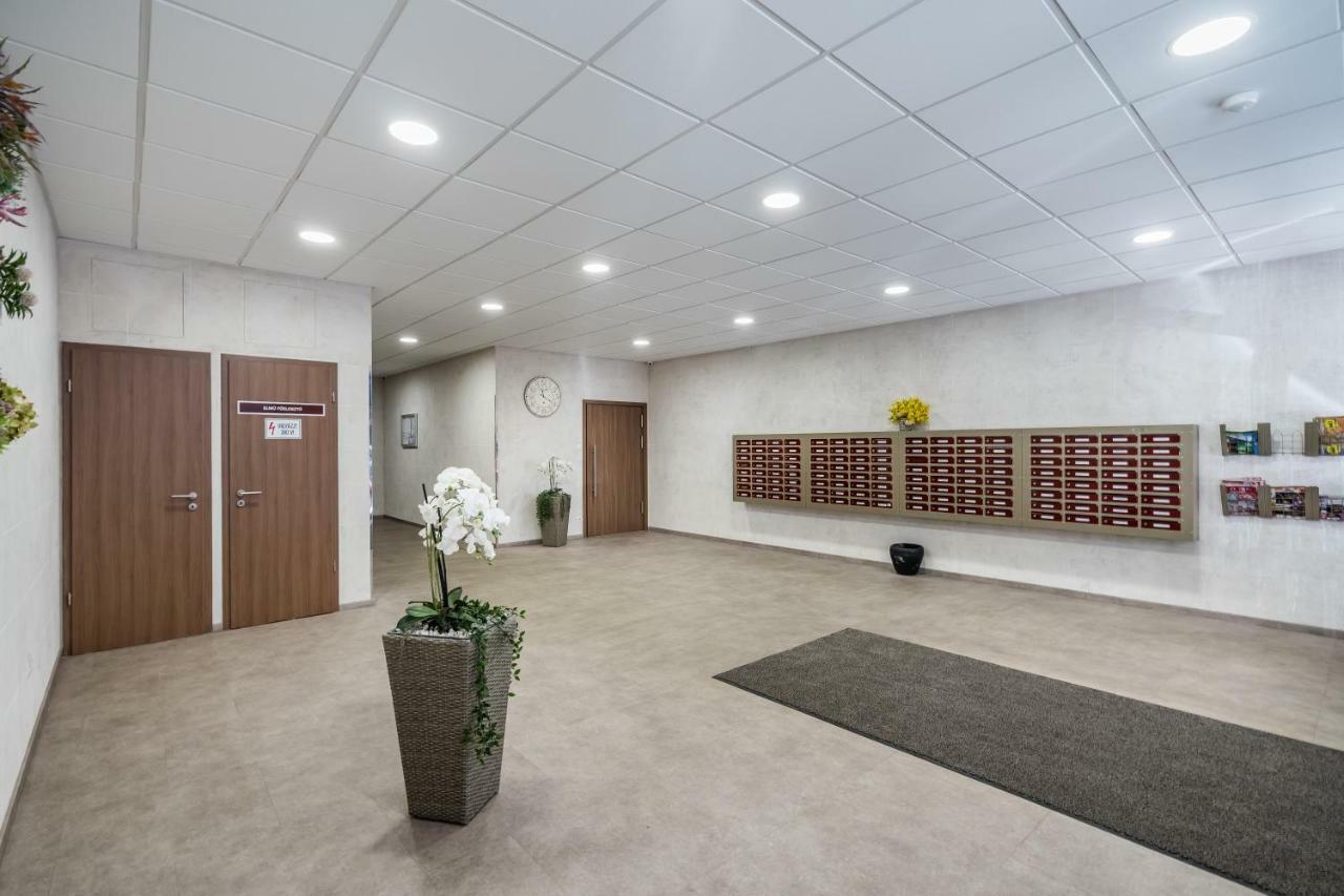 Bpr Golden Corner Suite With Balcony & A/C Budapest Exterior foto